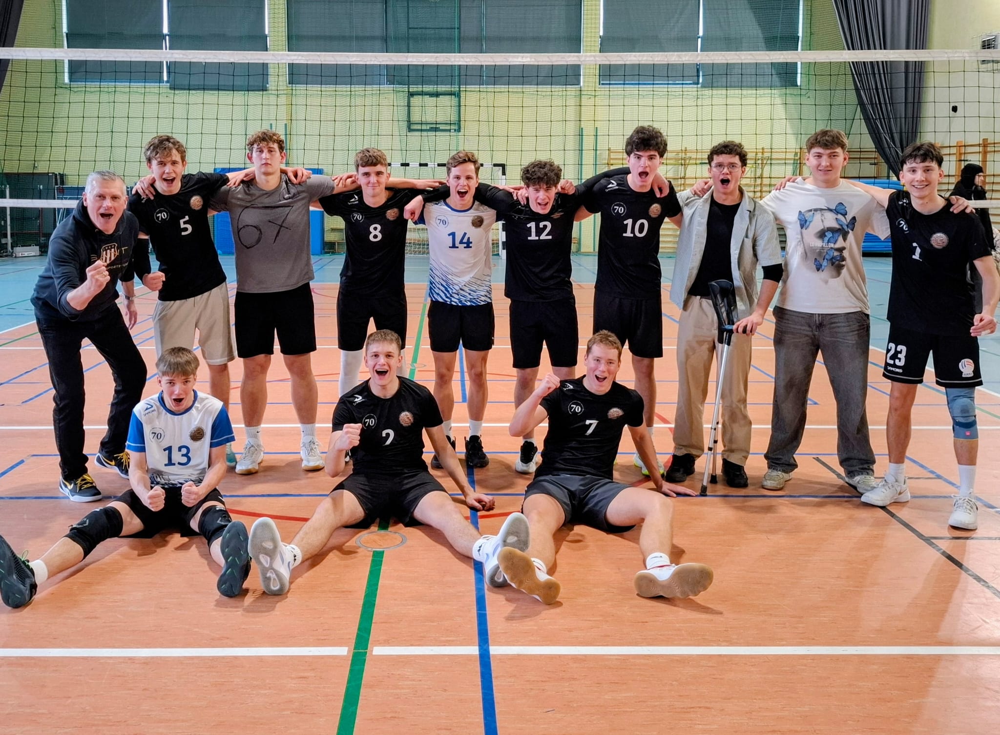 ŻGLUGOWA DRUŻYNA W FINALE MISTRZOSTW POWAITU W SIATKÓWCE